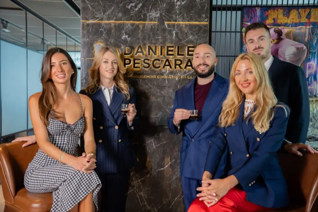 Team Daniele Pescara nello studio di Dubai